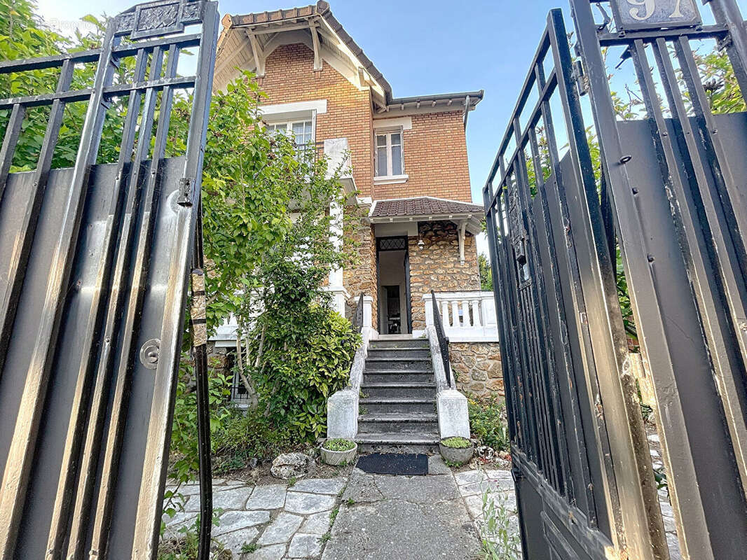 Maison à SAINT-MAUR-DES-FOSSES