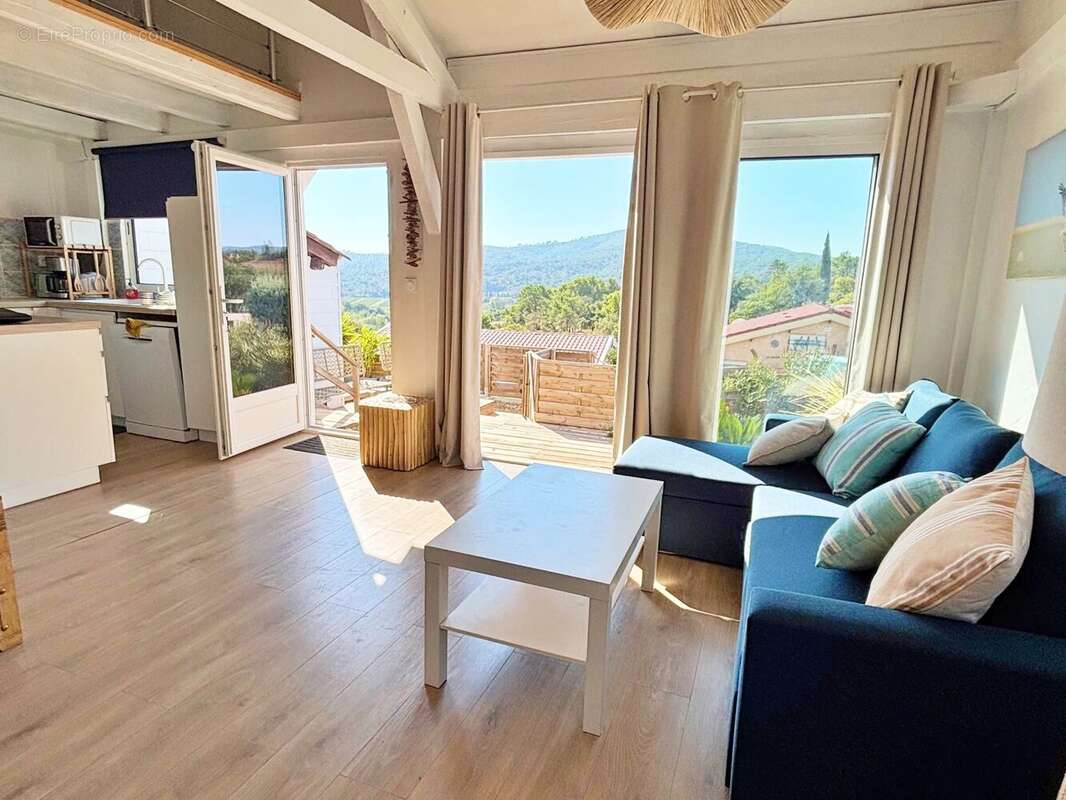 Maison à ROQUEBRUNE-SUR-ARGENS