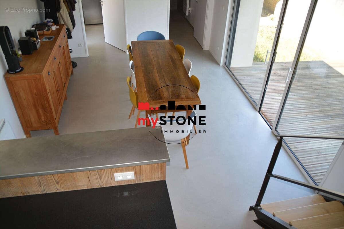 Maison à SAINT-ETIENNE-SUR-CHALARONNE