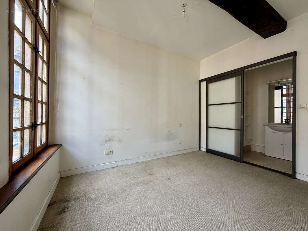 Appartement T4 avec place de parking - Centre historique - ROUEN DROITE - photo 11