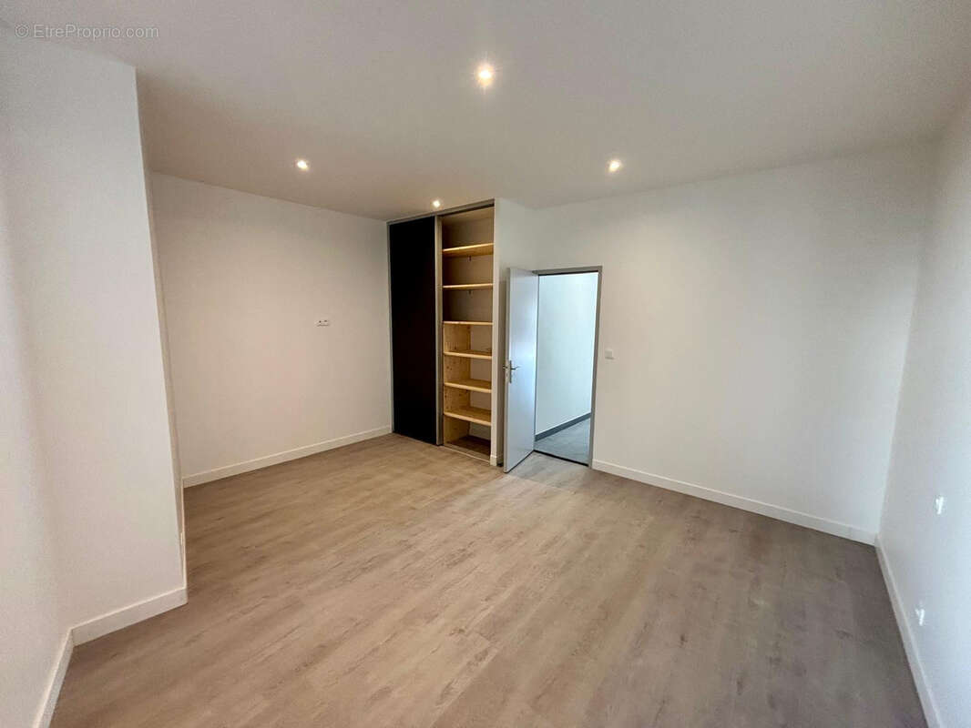 Appartement à SAINTE-CECILE-LES-VIGNES