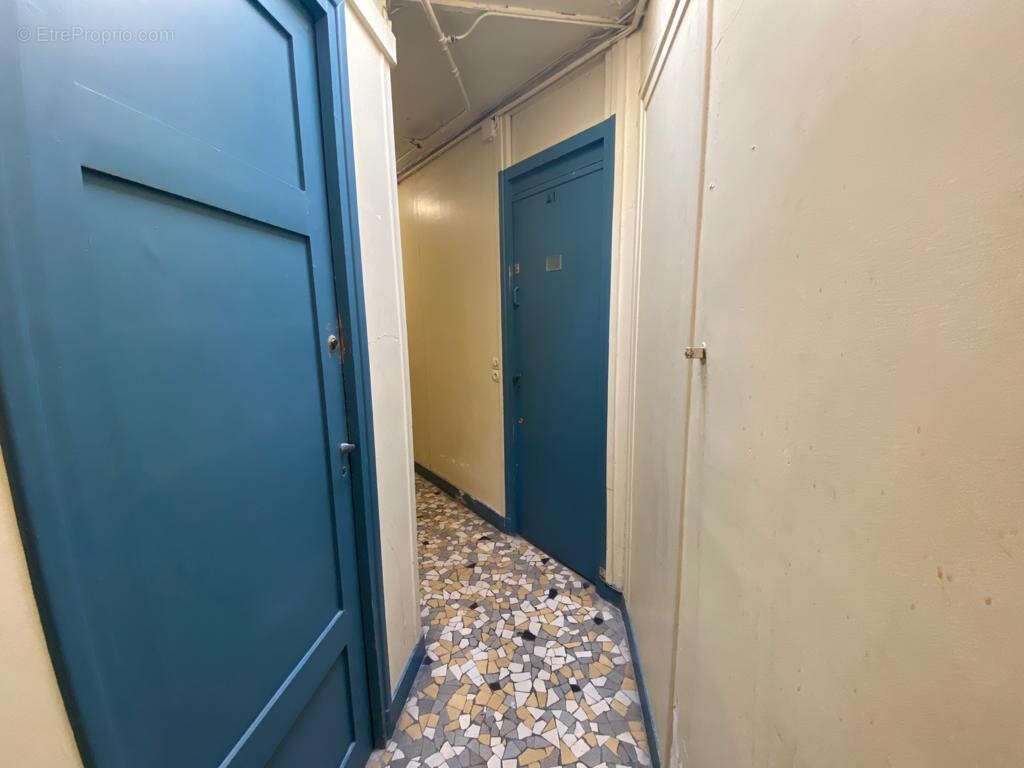Chambre de service - Paris 16e - photo 6