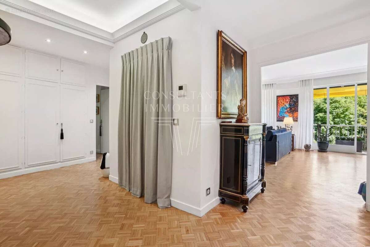 Appartement à NEUILLY-SUR-SEINE