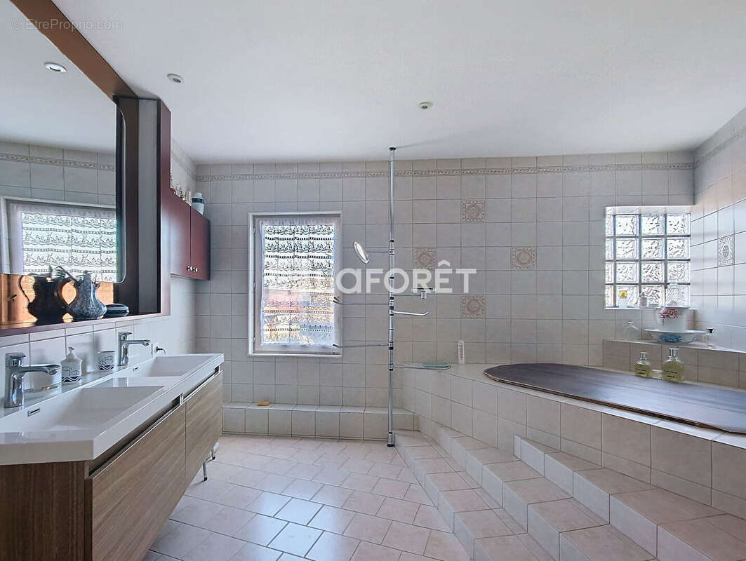 Maison à SAINT-ETIENNE-DES-OULLIERES