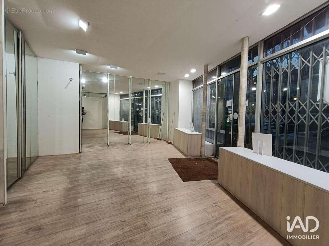 Photo 2 - Commerce à SURESNES