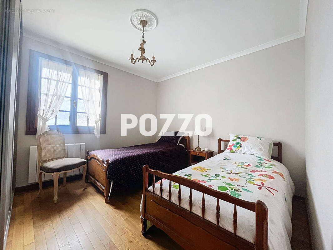 LA RIVIERE SAINT SAUVEUR : maison T6 (111 m²) à vendre - photo 10