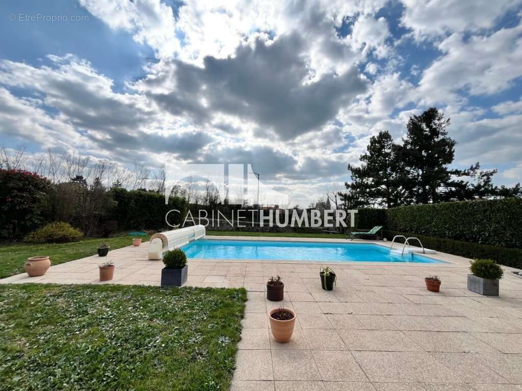 Maison à SAINT-BONNET-LES-OULES