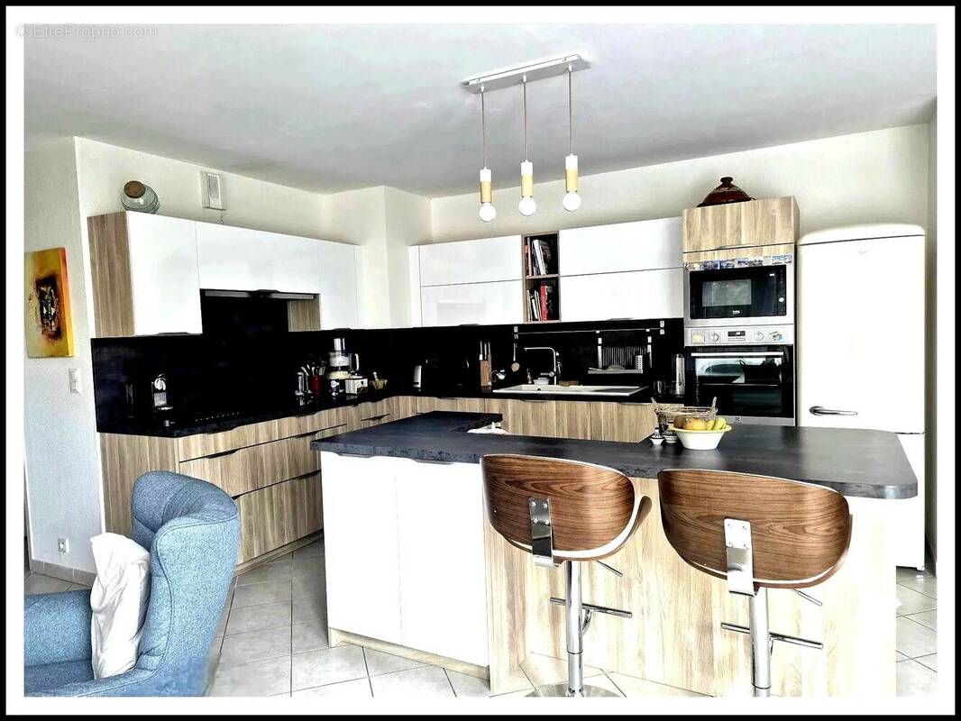 Appartement à BAGNOLS-SUR-CEZE