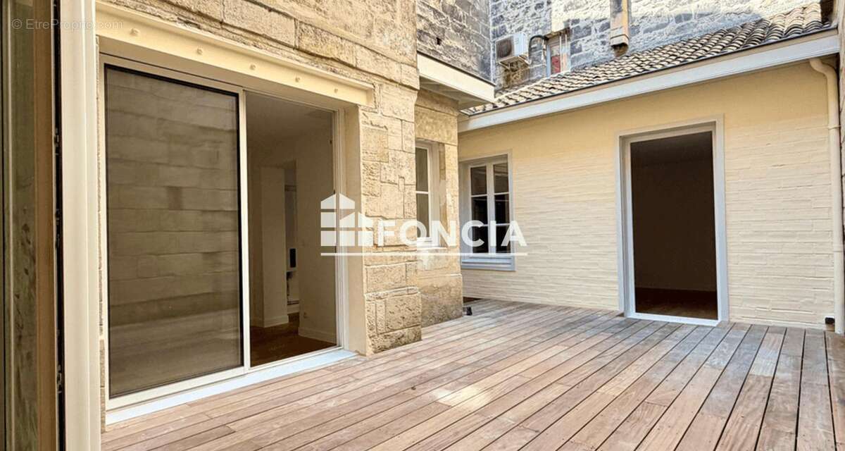 Appartement avec patio central – Une opportunité rare au cœur du centre historique de Bordeaux - photo 4