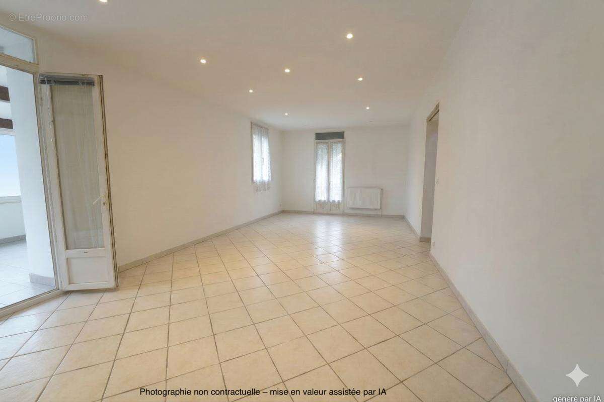 Appartement à CONTES