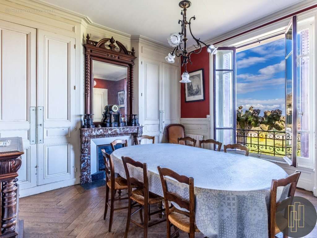 Maison à SAINT-ETIENNE-LA-VARENNE