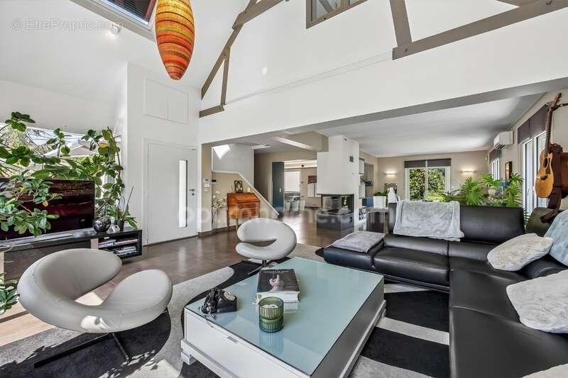 Maison à VERNEUIL-SUR-SEINE