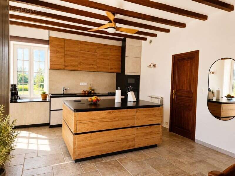 Maison en pierre de 8 pièces principales - photo 2
