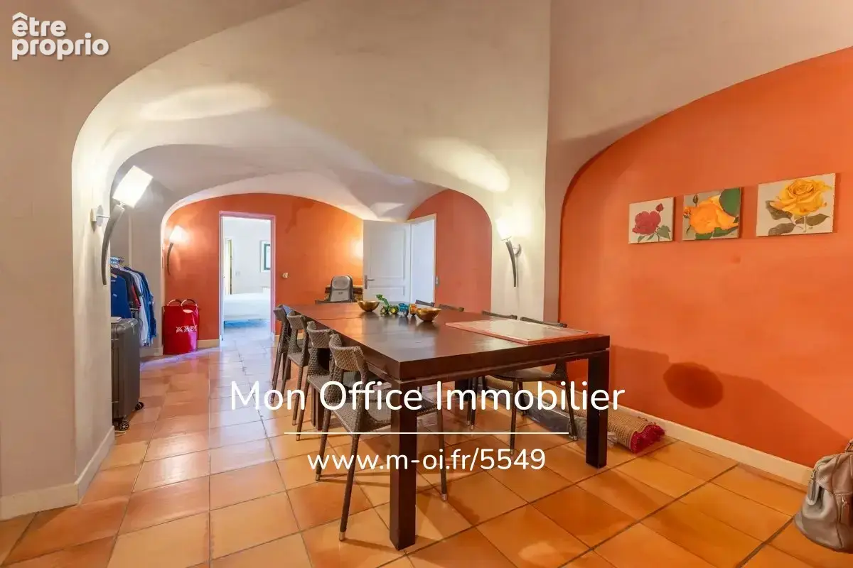 Référence : 7207-NGU. - Maison 10 pièces - 8 chambres - Jacuzzi, Piscine, Salle de Cinema - Village à pied - photo 23