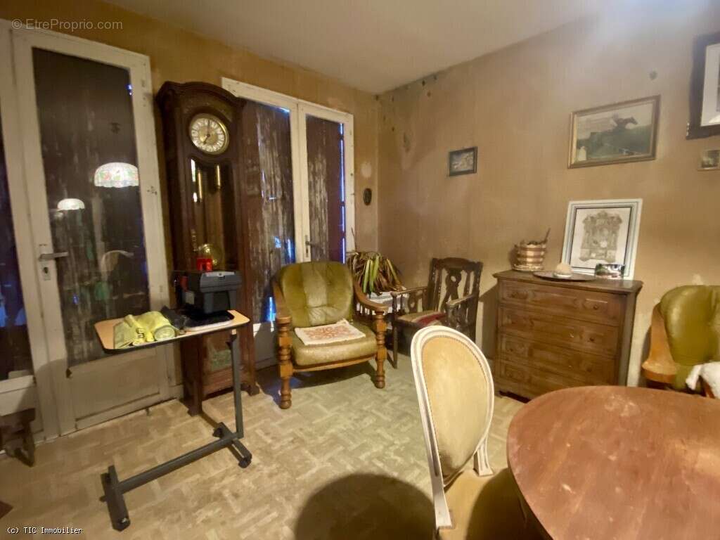 Prix Négociable : Maison Plain Pied à Rénover centre Aunac - photo 13