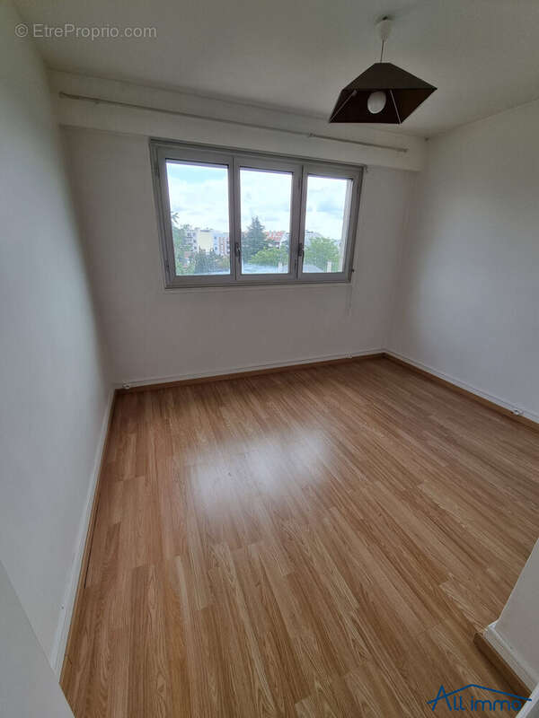 Appartement à SAINT-MAUR-DES-FOSSES