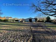 Terrain à AIXE-SUR-VIENNE