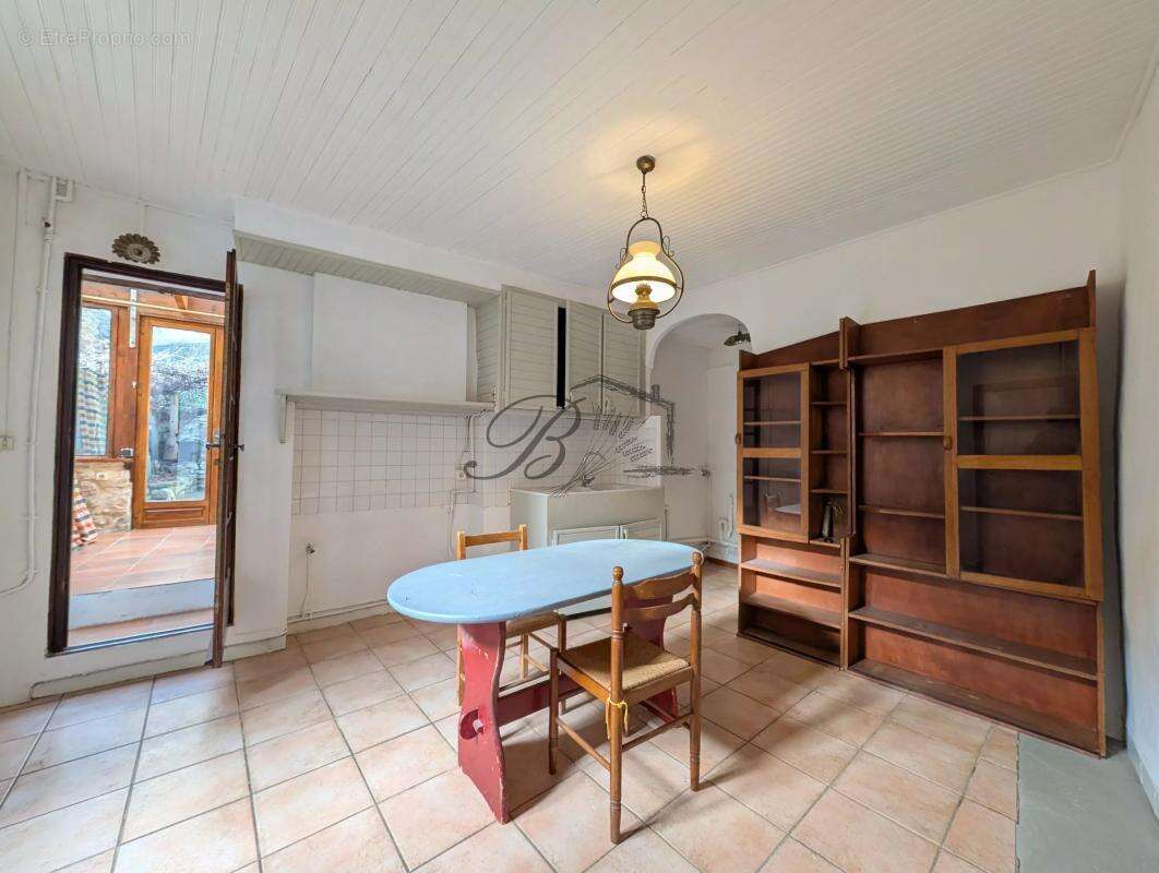 Maison à LA BASTIDE-DES-JOURDANS