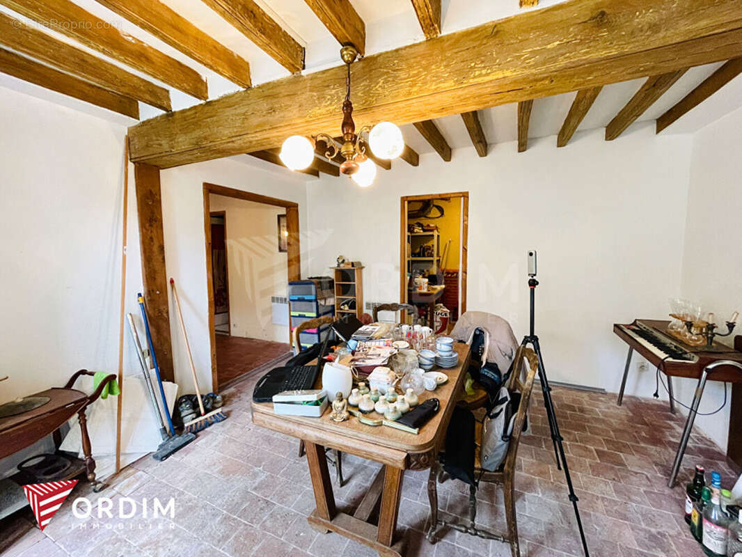 Maison à VILLENEUVE-LES-GENETS