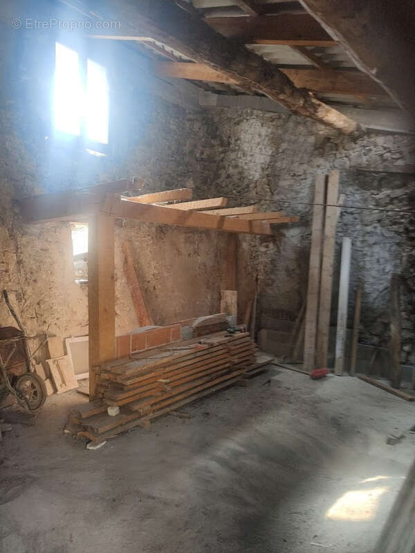 GRANGE 40m2 pour changement de destination LE FUGERET - photo 4
