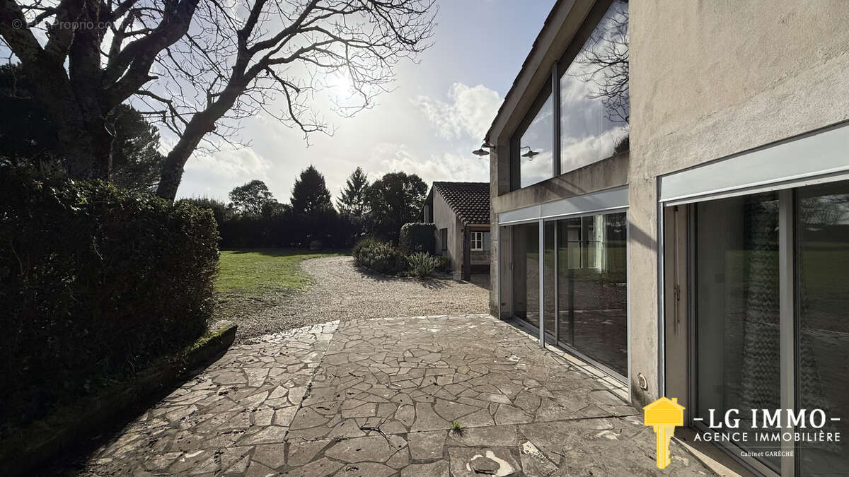Maison à BRIE-SOUS-MORTAGNE