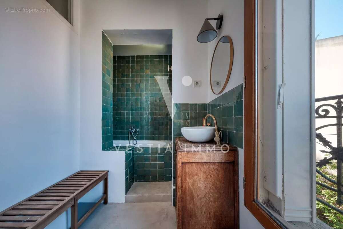 Maison atypique rénovée – 108 m² au sol – 4 chambres – cour privée - photo 10