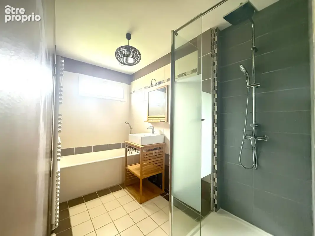 Maison familiale 156 m2 à Lusignan - photo 10