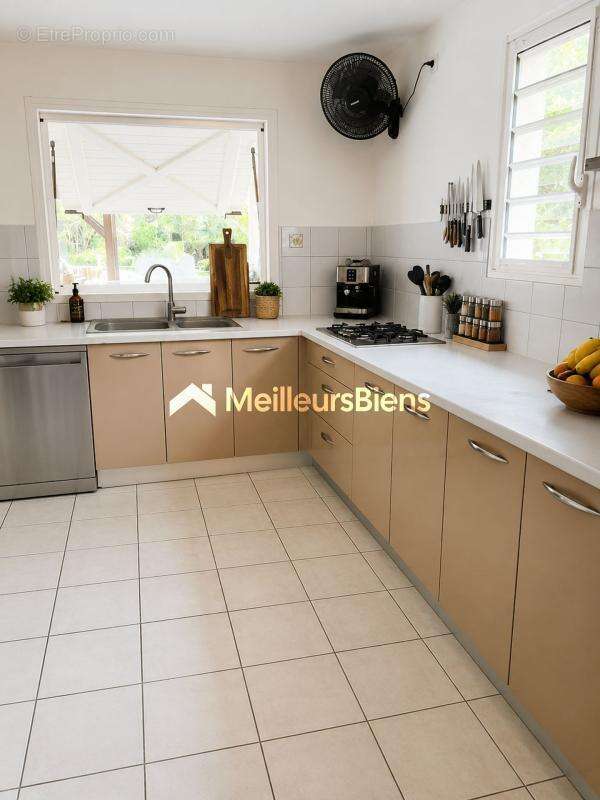 Maison à LES ABYMES