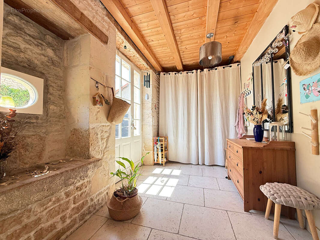Maison à SURGERES