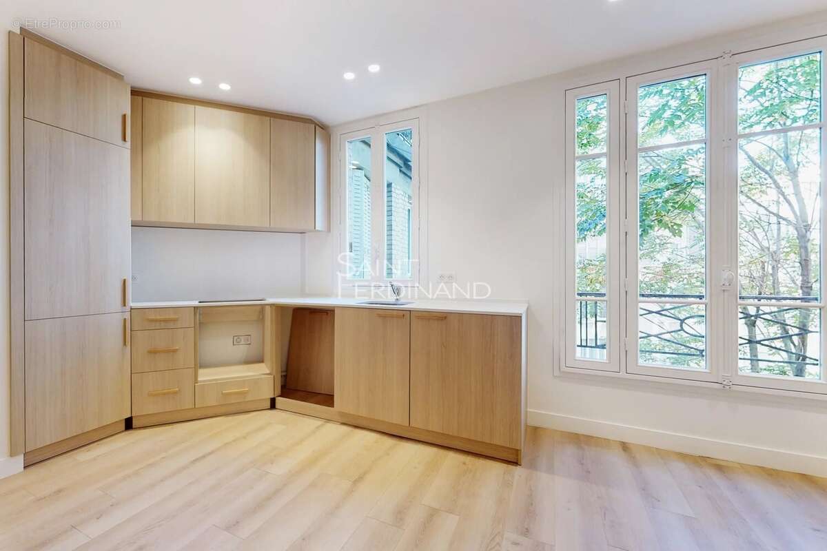 Appartement à PARIS-17E