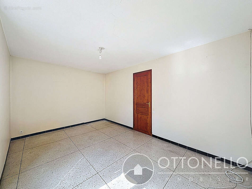 Maison à ROQUEBRUNE-SUR-ARGENS