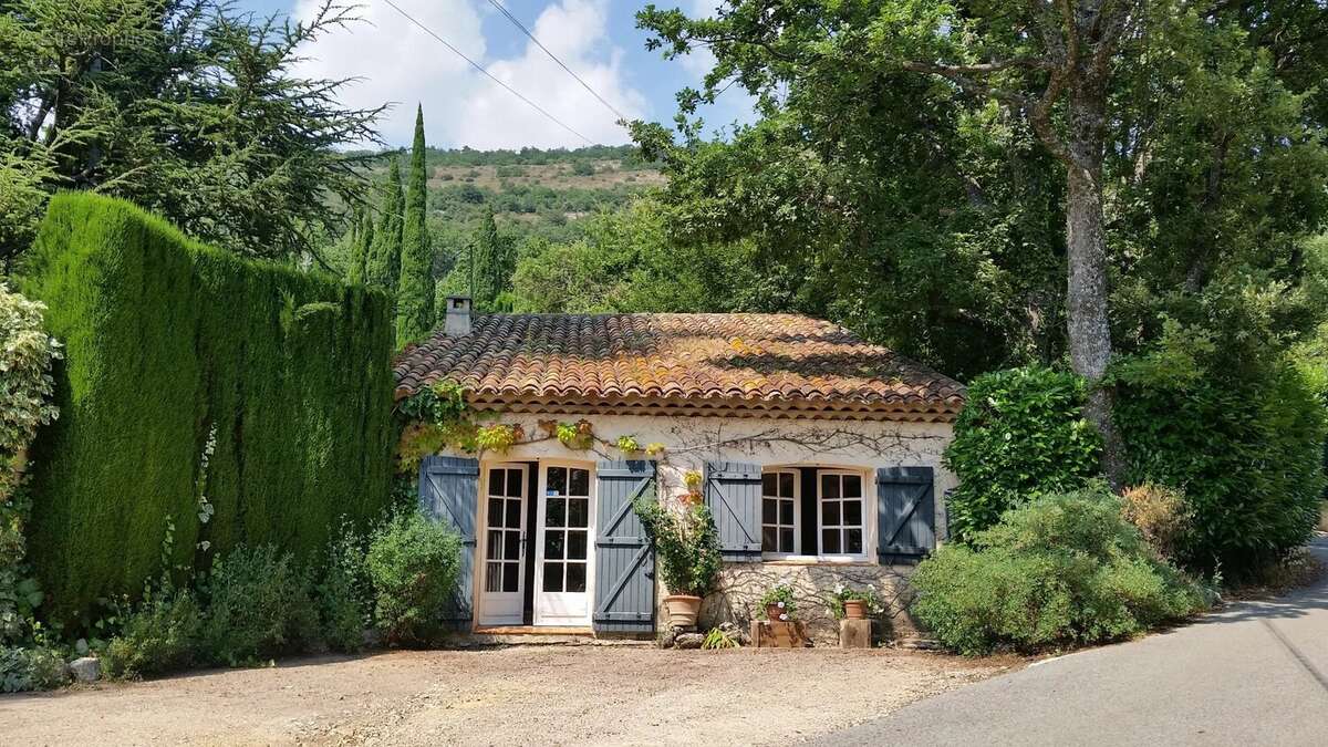 À Vendre  Propriété d'Exception avec Villa principale, Maison d'invité et Dépendance - photo 21
