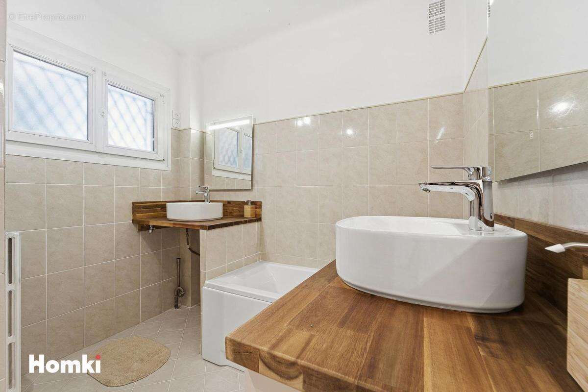 Appartement à SAINT-LAURENT-DU-VAR