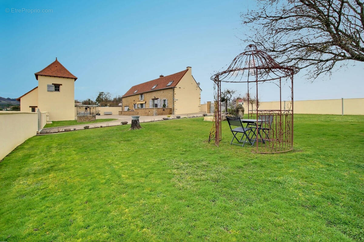 Maison à SAINT-MARCELIN-DE-CRAY