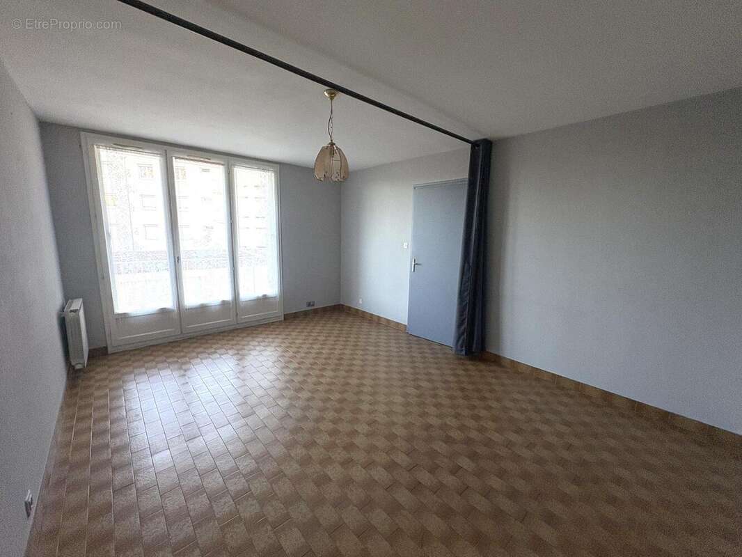 Appartement 36 m² à Aubenas  - photo 3