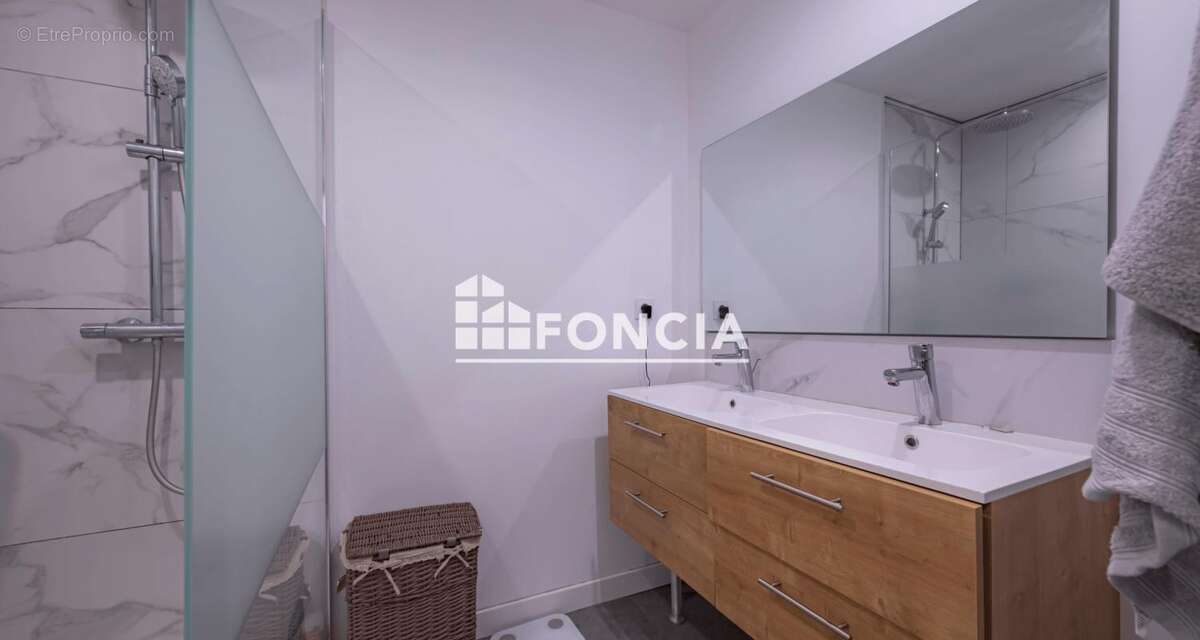 Appartement à PONT-EVEQUE