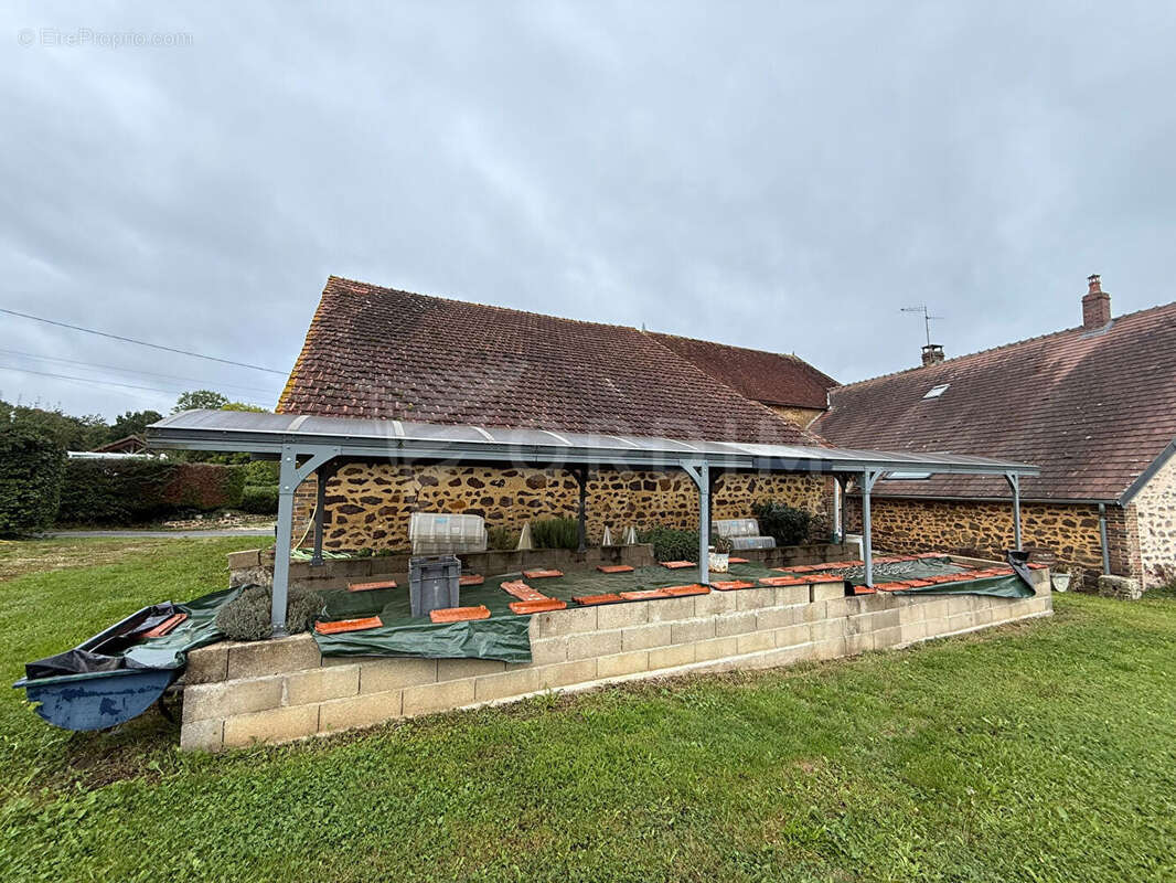 Maison à MOUTIERS-EN-PUISAYE