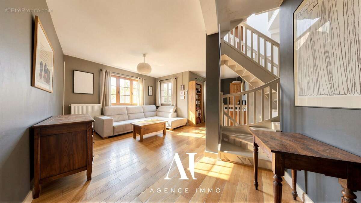 Maison à PERON