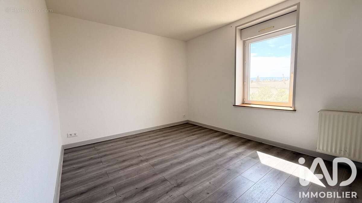 Appartement 420 m² à Roanne  - photo 7