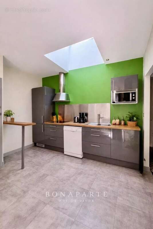Angers - secteur du palais de justice / t3 tres lumineux / proche commodites - photo 2