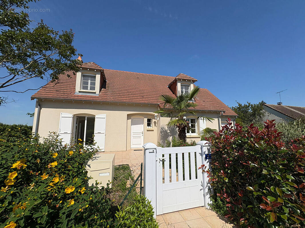 Maison à YZEURES-SUR-CREUSE