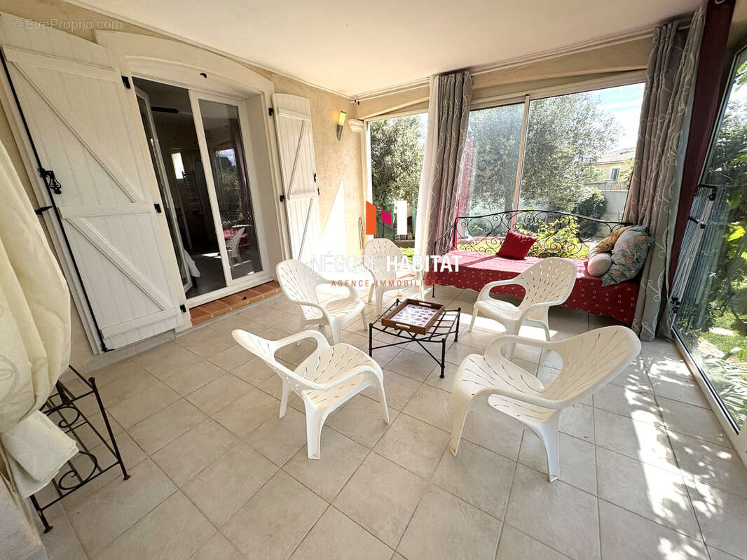 Maison à MEYNES