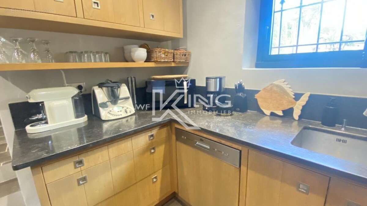 Sainte Maxime Villa T3 avec logement T2 indépendant sur 2168 m² de terrain - photo 7