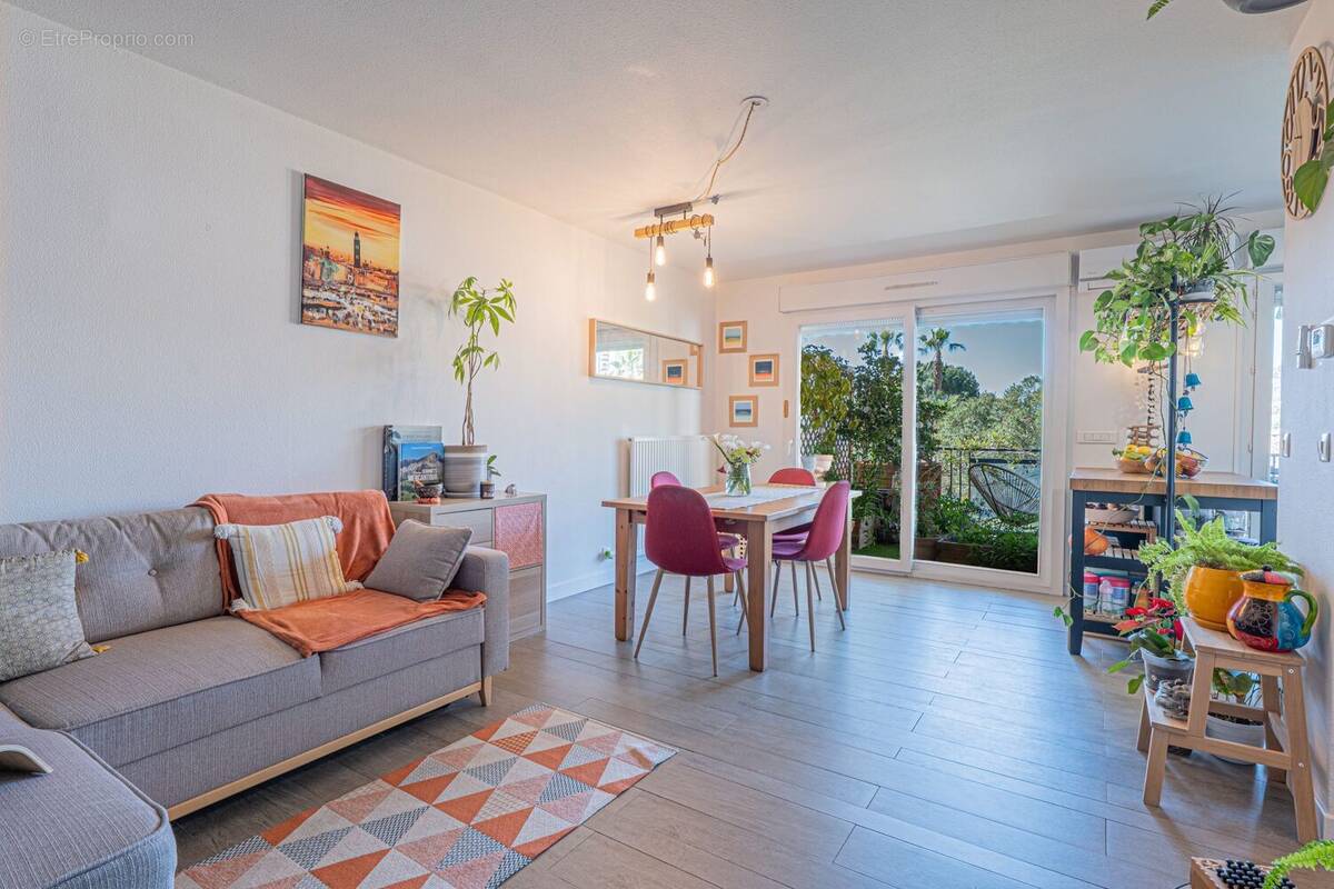 Appartement à CARROS