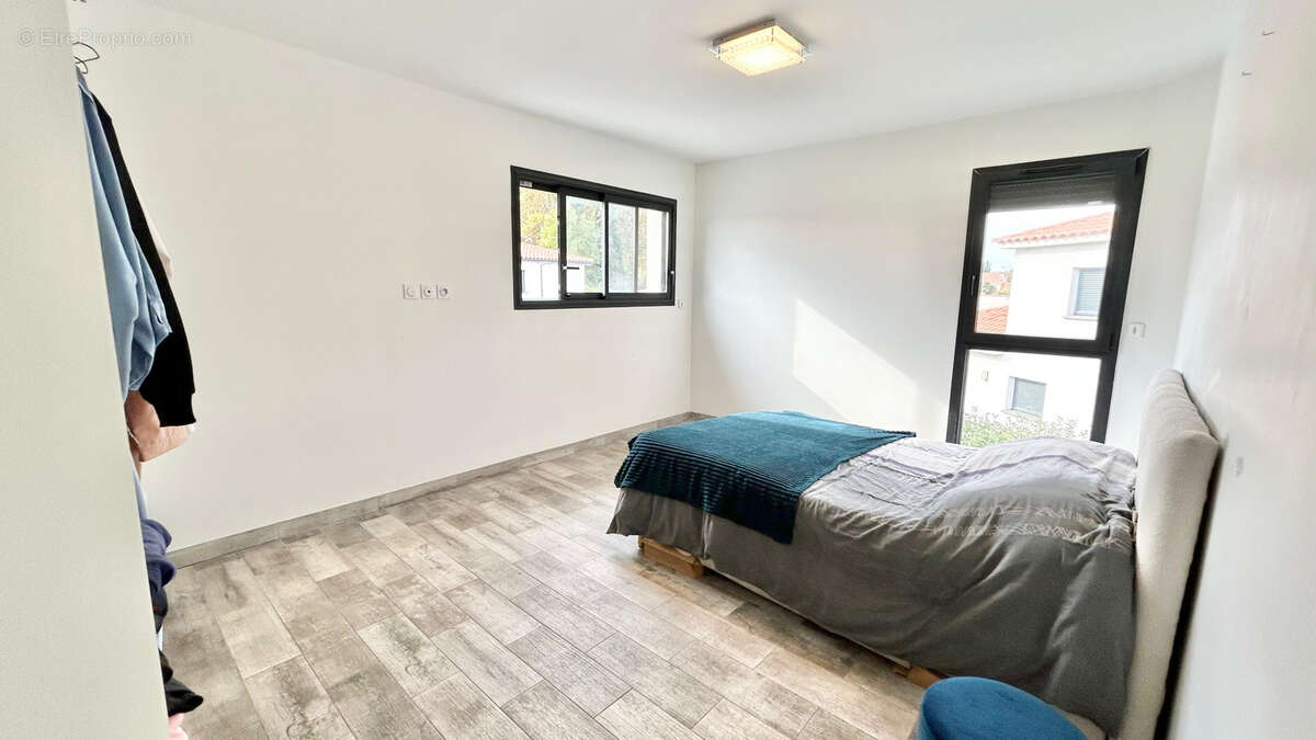 Maison à SAINT-ESTEVE