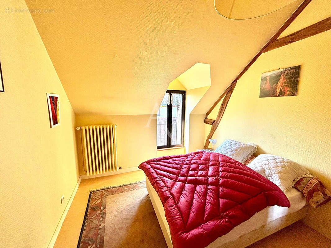 Maison à SAINT-DENIS-DE-L'HOTEL