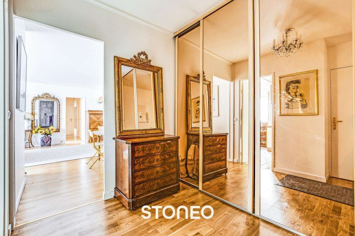 Appartement à PARIS-17E
