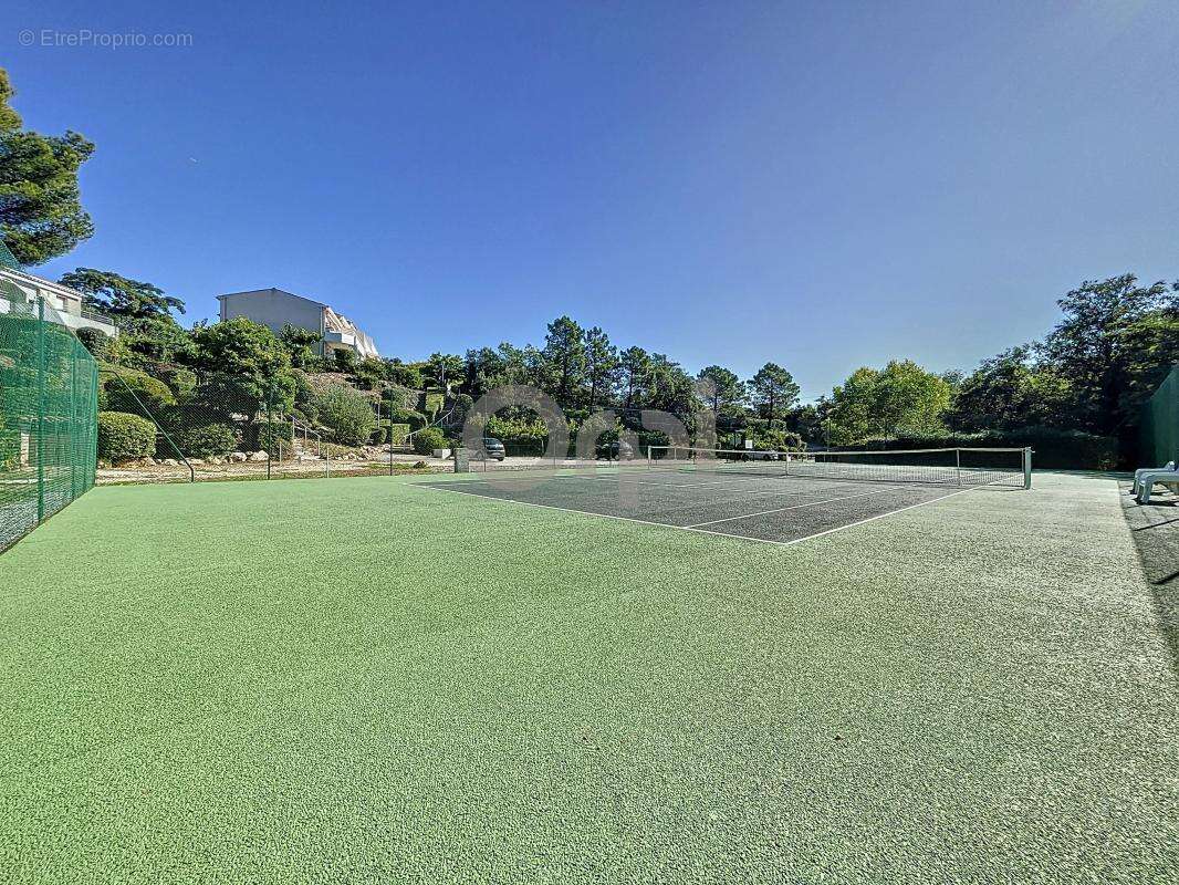 Appartement à ROQUEBRUNE-SUR-ARGENS