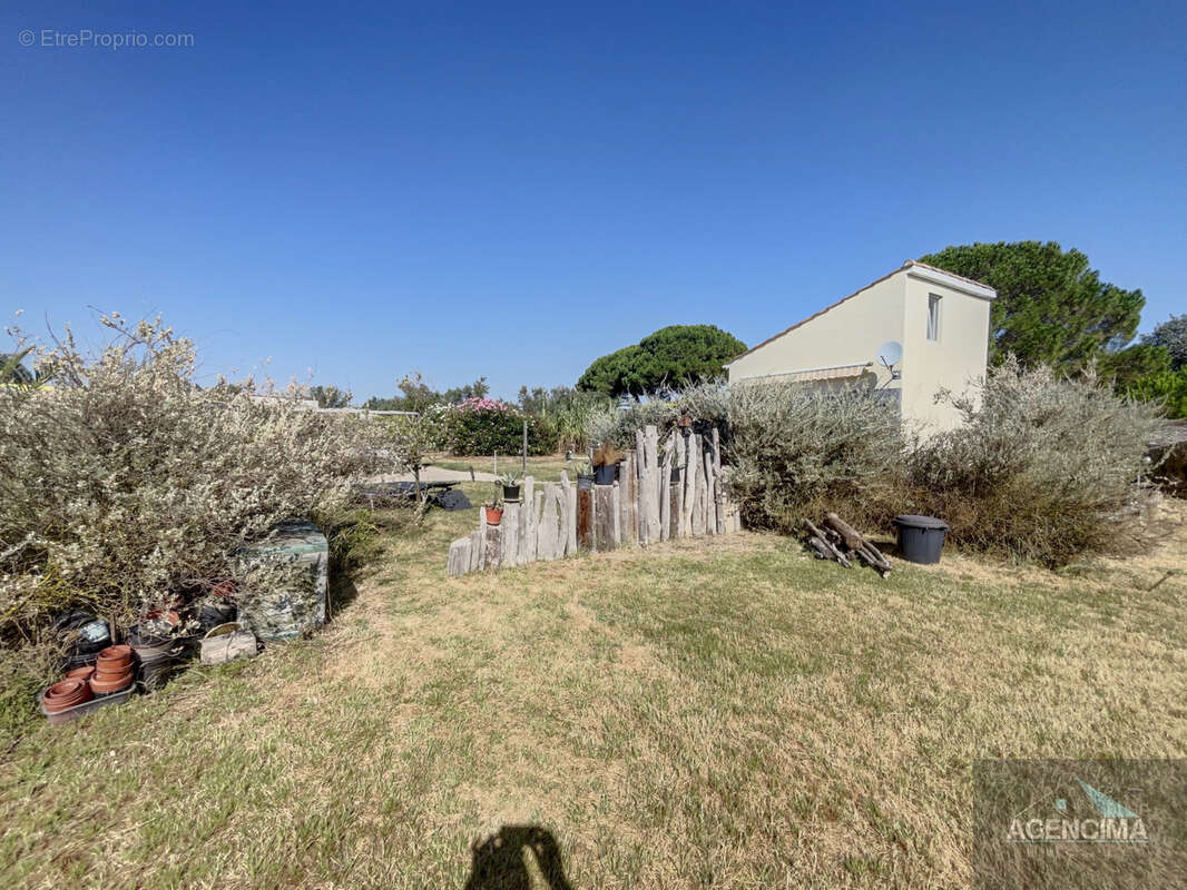 Petite villa avec un terrain de 2100m2 - photo 2