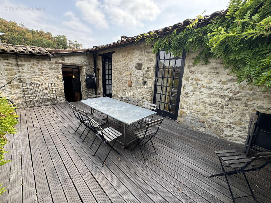 Ensemble immobilier de 3 maisons avec piscine et jardins - photo 16